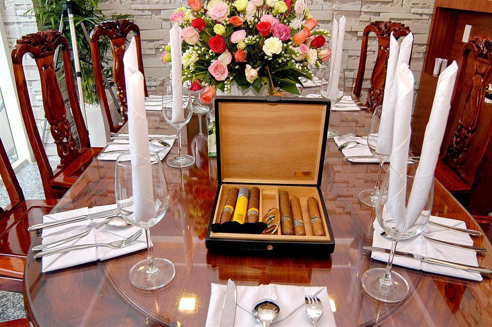 Nam Hung Hotel Nha Trang Exteriör bild